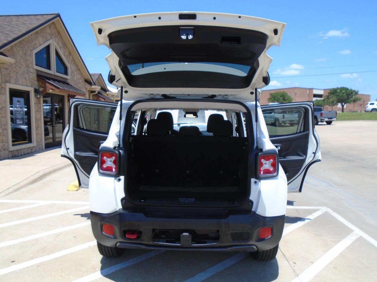 Used 2016 Jeep Renegade Trailhawk AWD/4WD image 23