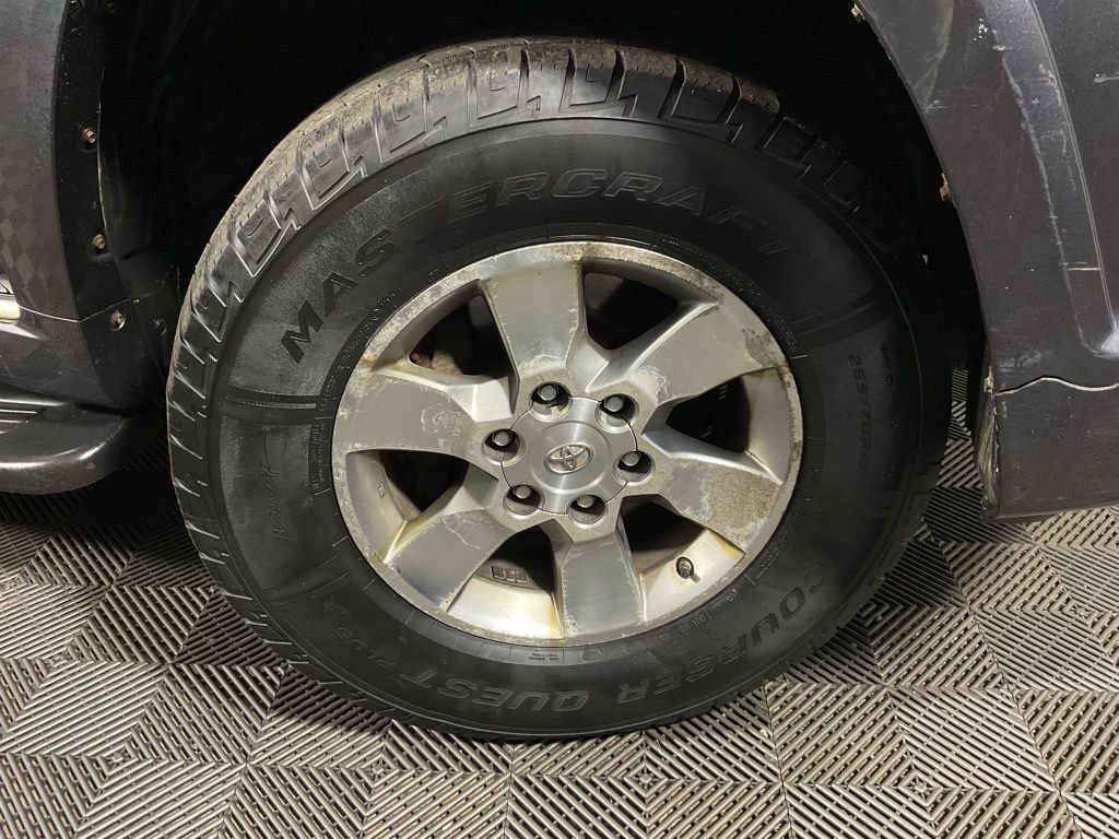 Used 2011 Toyota 4Runner SR5 w/ Convenience Pkg image 30