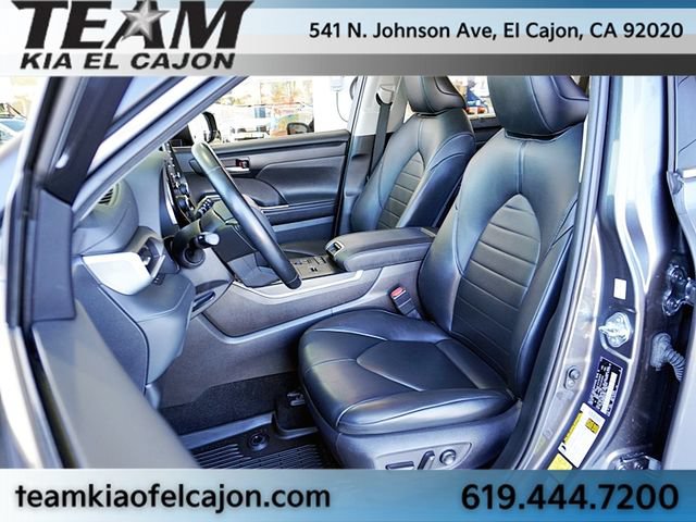 Used 2021 Toyota Highlander XLE AWD/4WD image 17
