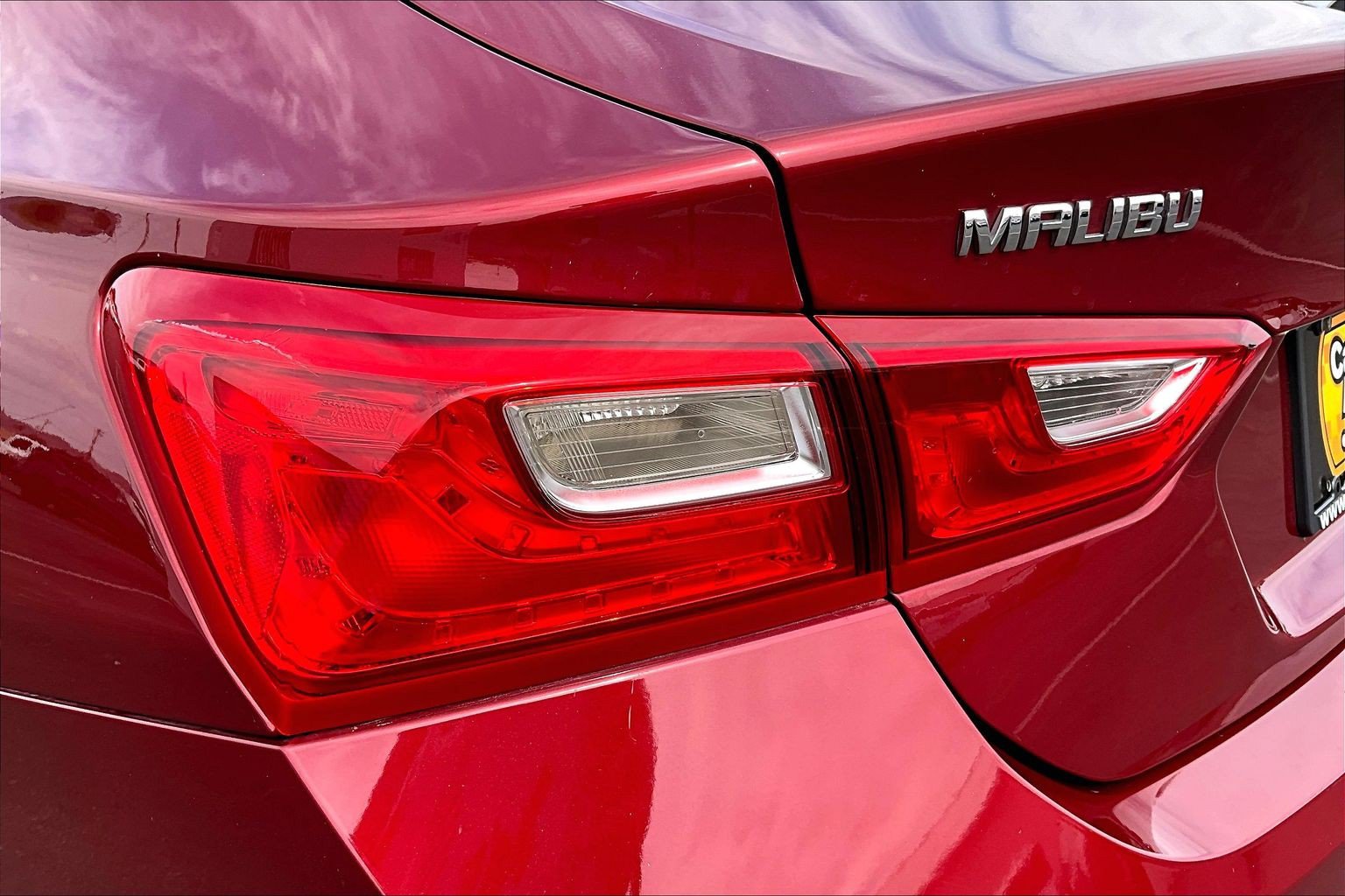 Used 2018 Chevrolet Malibu LT w/ Leather Package FWD image 30