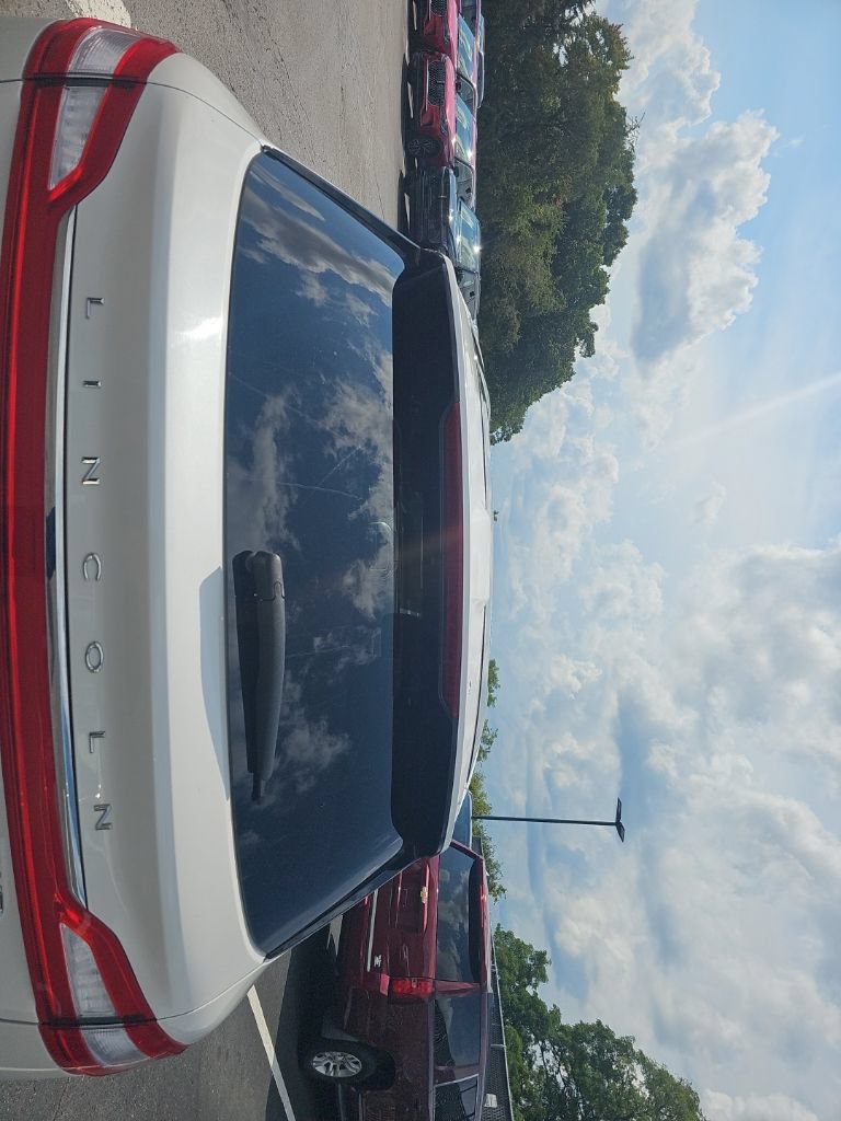 Used 2018 Lincoln MKX Select w/ Select Plus Package AWD/4WD image 6