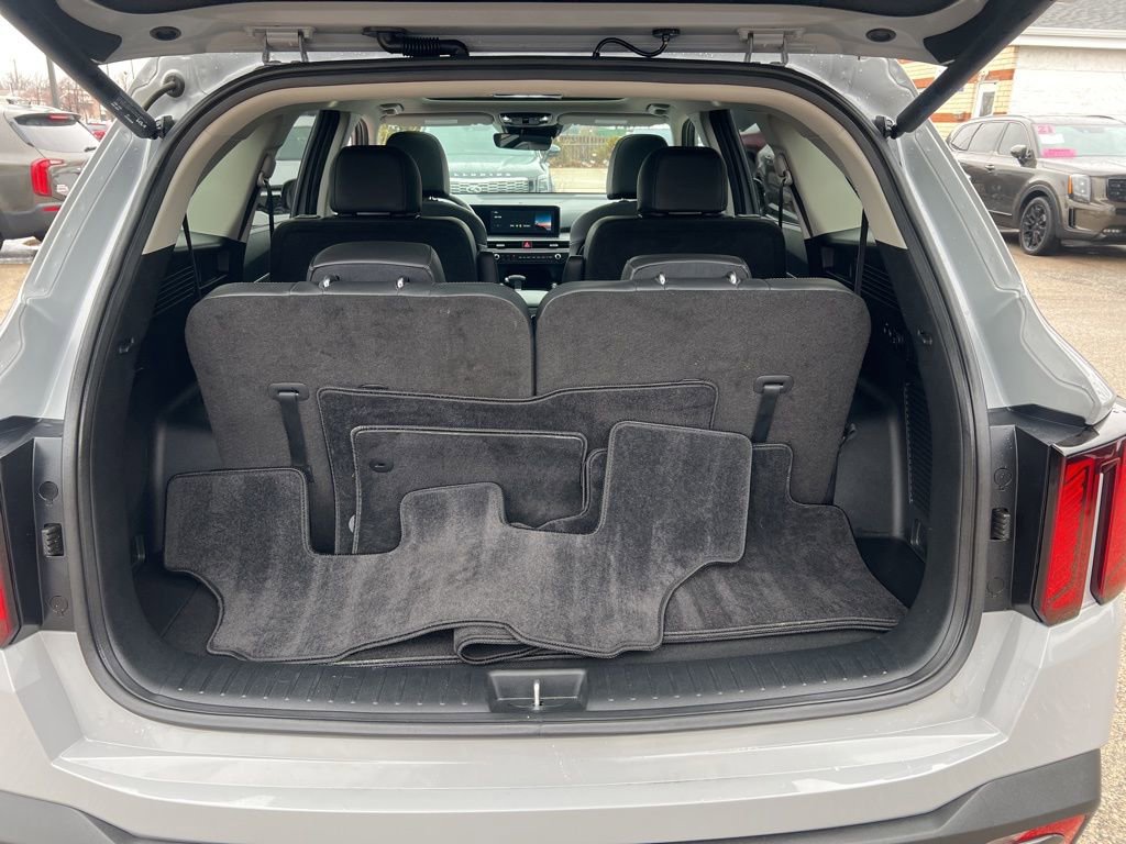 Certified 2025 Kia Sorento X-Line EX image 12