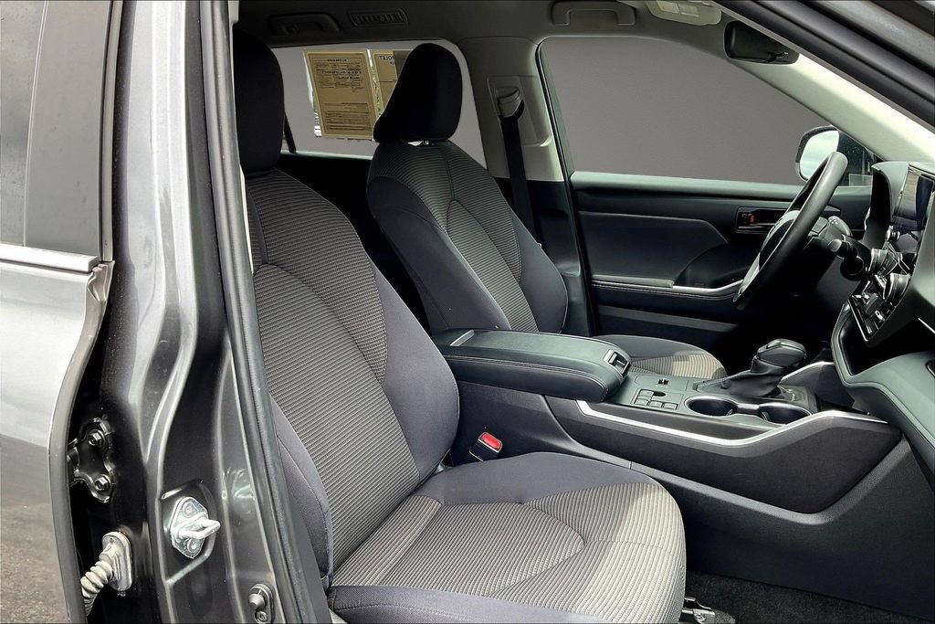 Used 2023 Toyota Highlander L FWD image 30