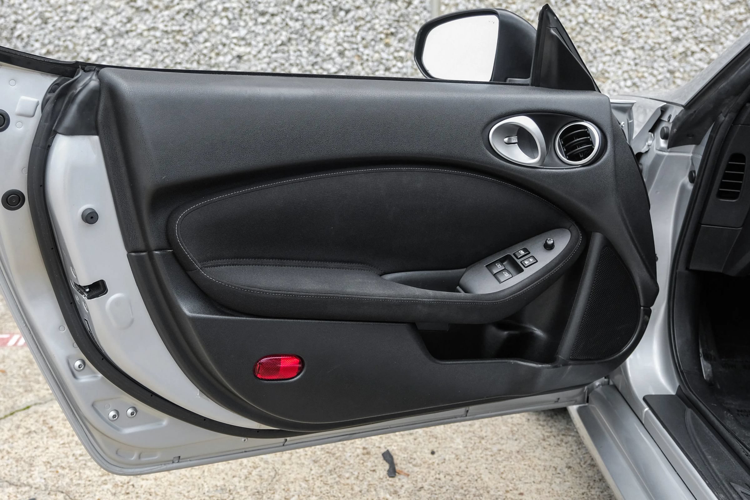 Used 2014 Nissan 370Z Coupe RWD image 30