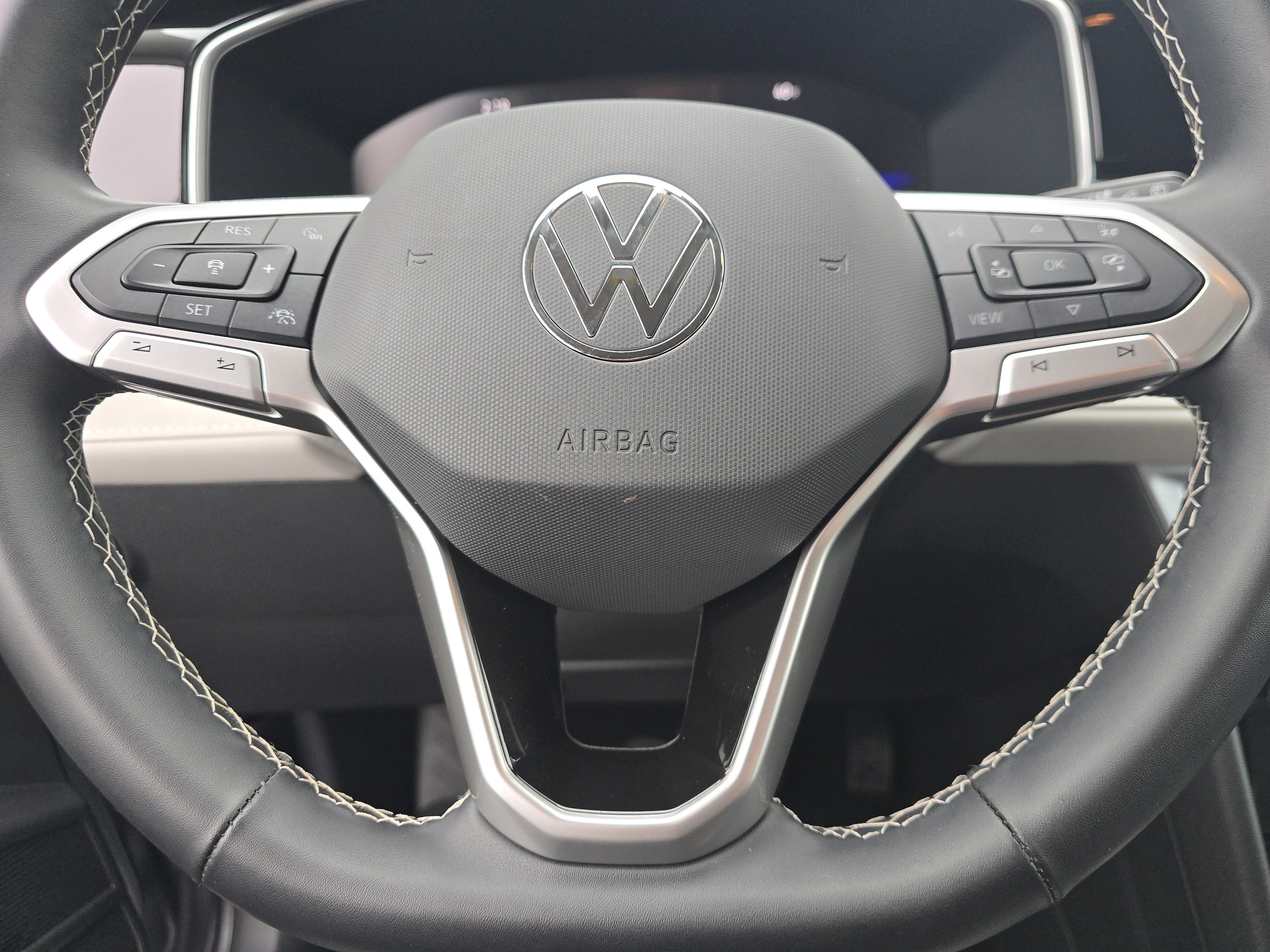 New 2025 Volkswagen Taos SE image 21