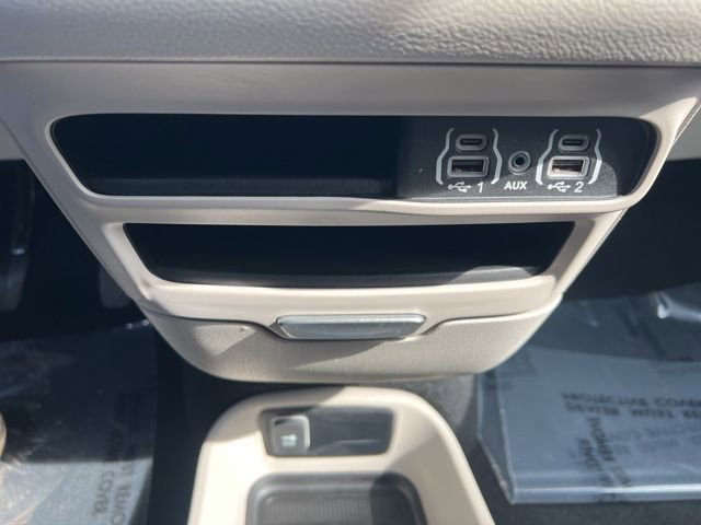 Used 2024 Chrysler Pacifica Touring-L FWD image 12