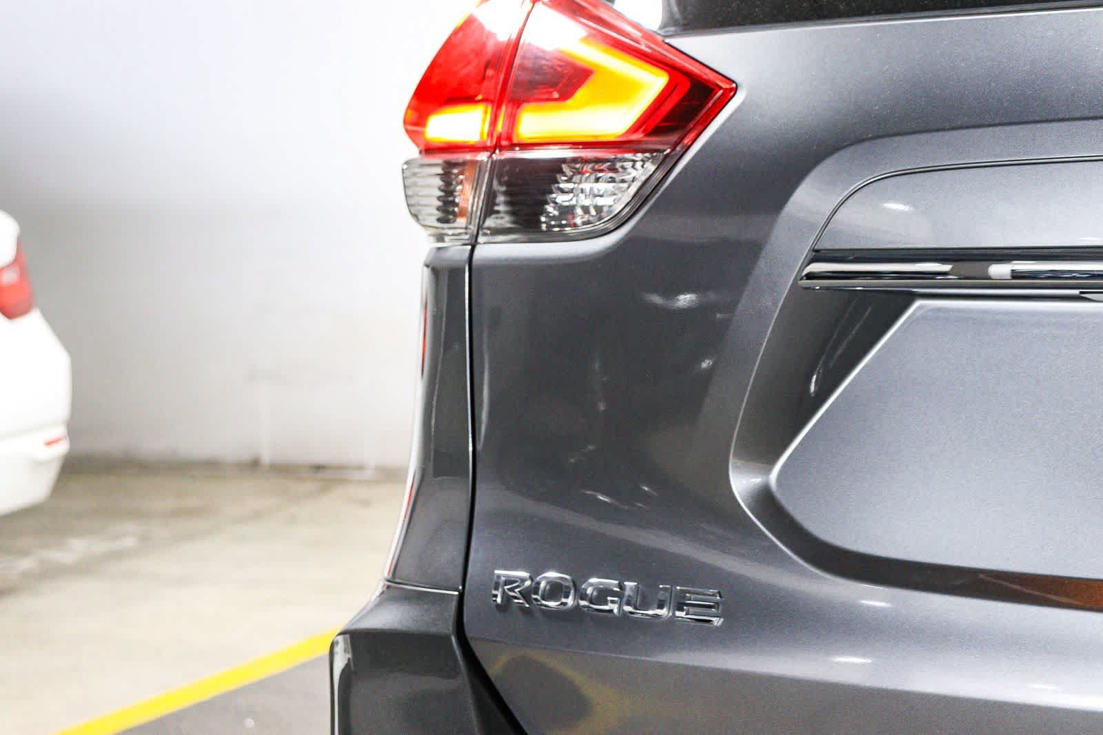 Used 2017 Nissan Rogue S FWD image 11