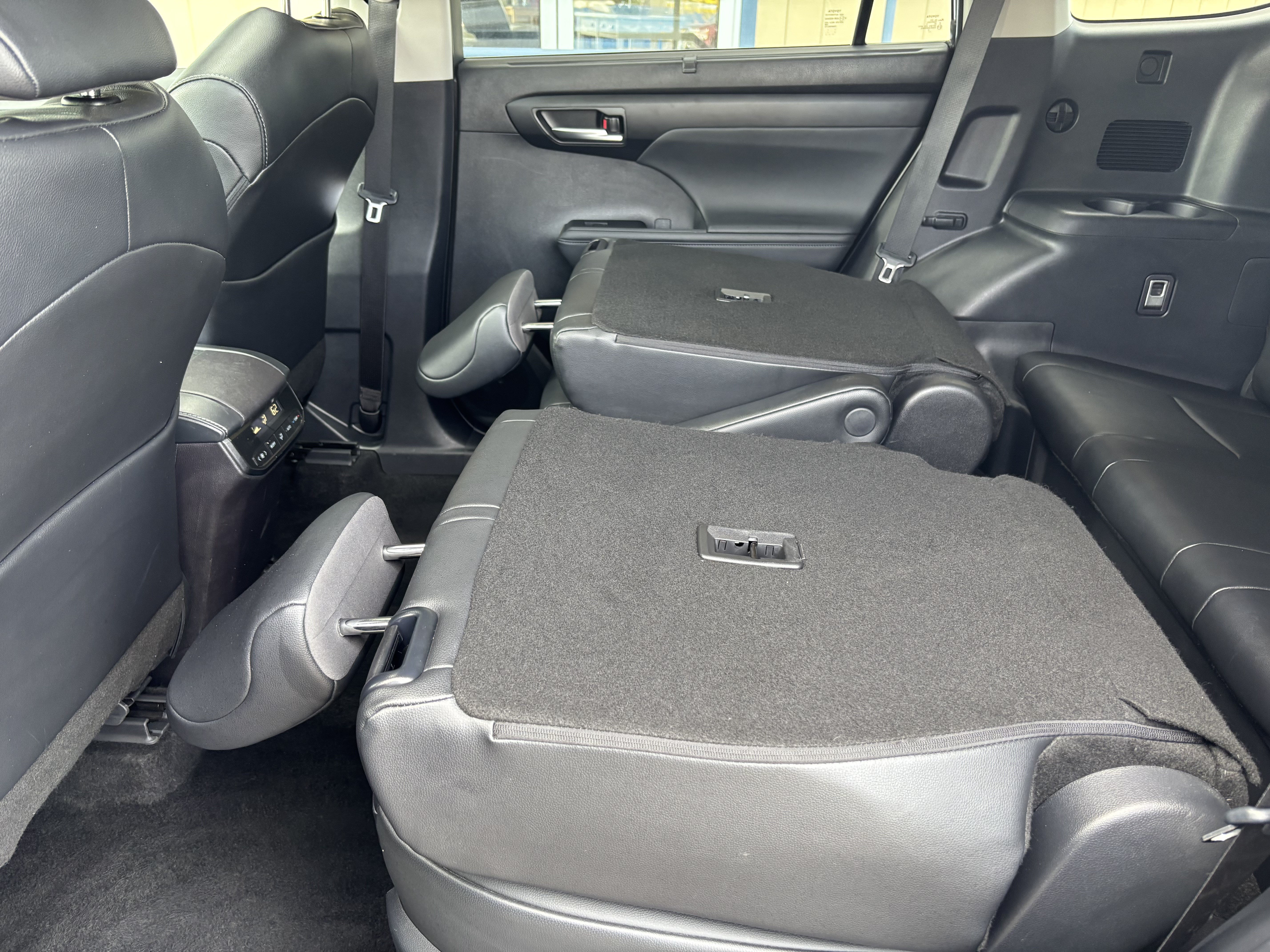 Used 2025 Toyota Highlander XLE AWD/4WD image 26