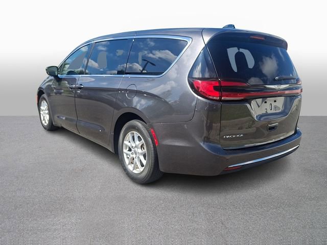 Used 2023 Chrysler Pacifica Touring-L FWD image 6