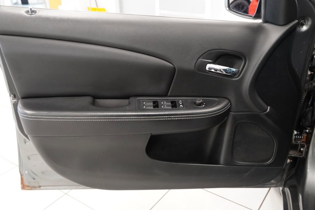 Used 2012 Chrysler 200 Limited FWD image 17