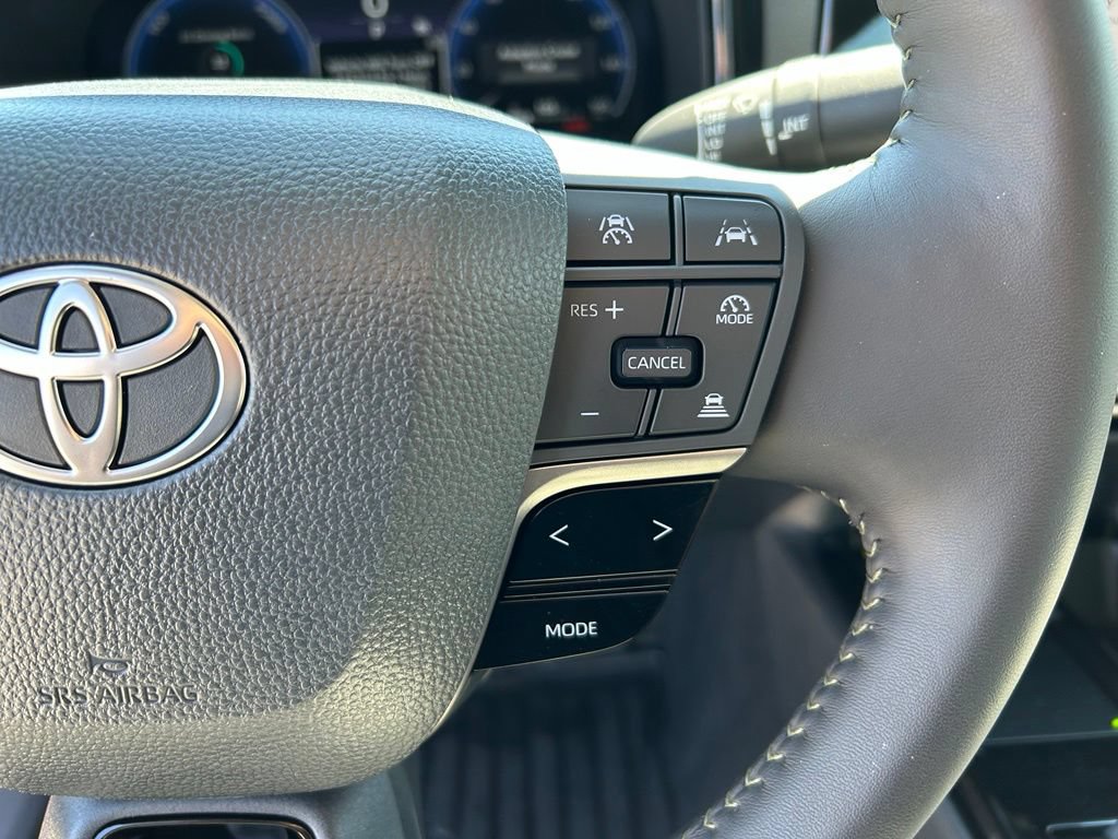 Used 2026 Toyota Camry XLE AWD/4WD image 11