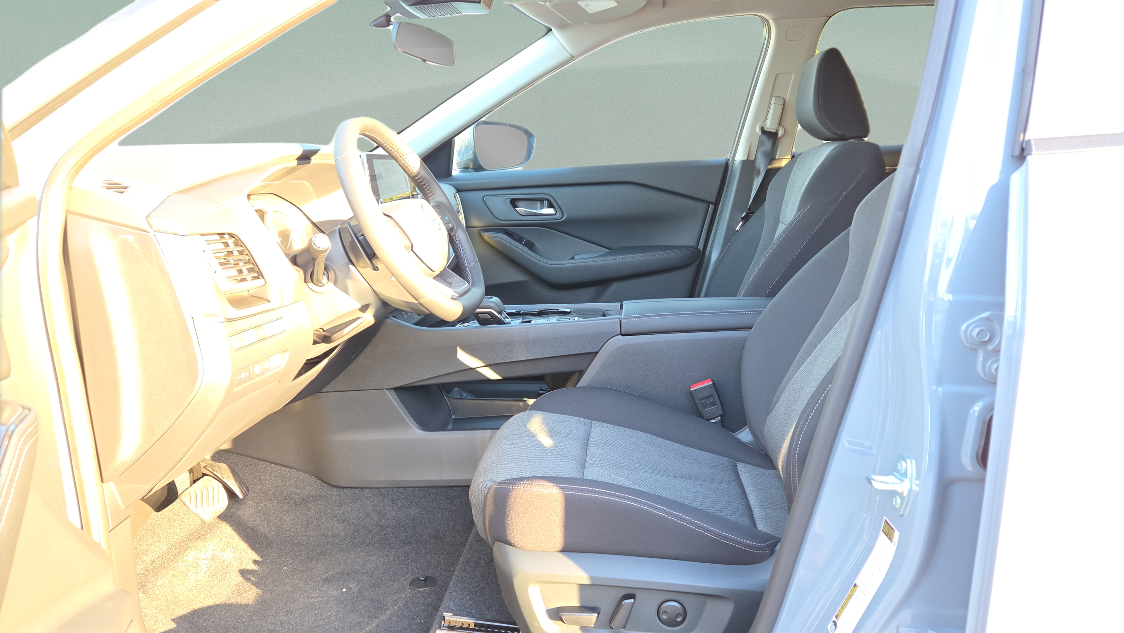 Used 2026 Nissan Rogue SV w/ Cold Weather Package FWD image 9