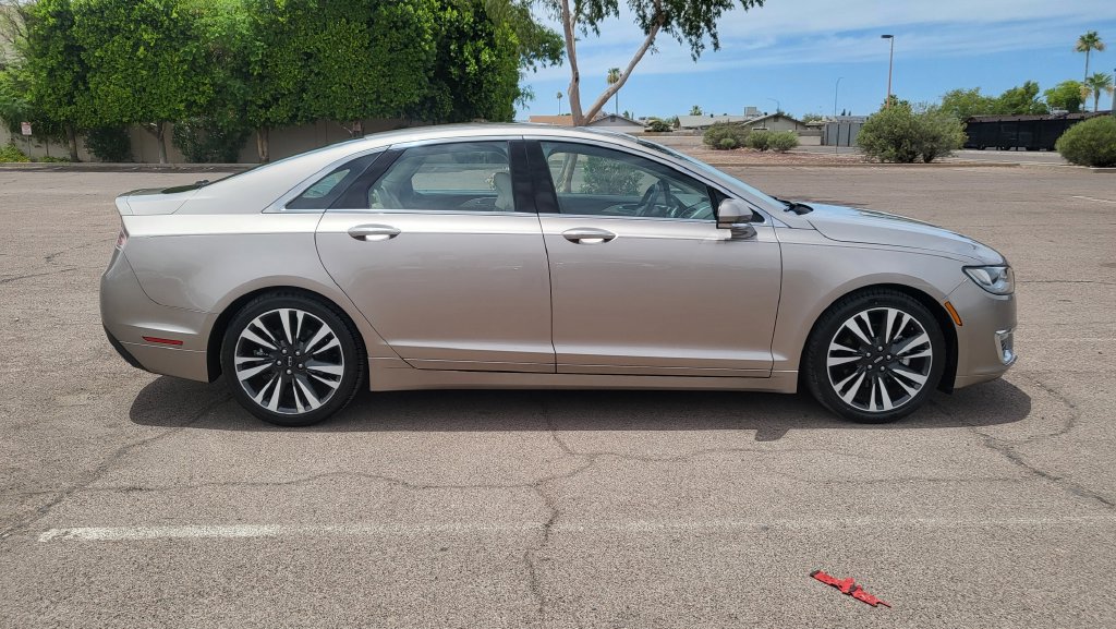 Used 2018 Lincoln MKZ Reserve w/ Climate Package FWD image 11