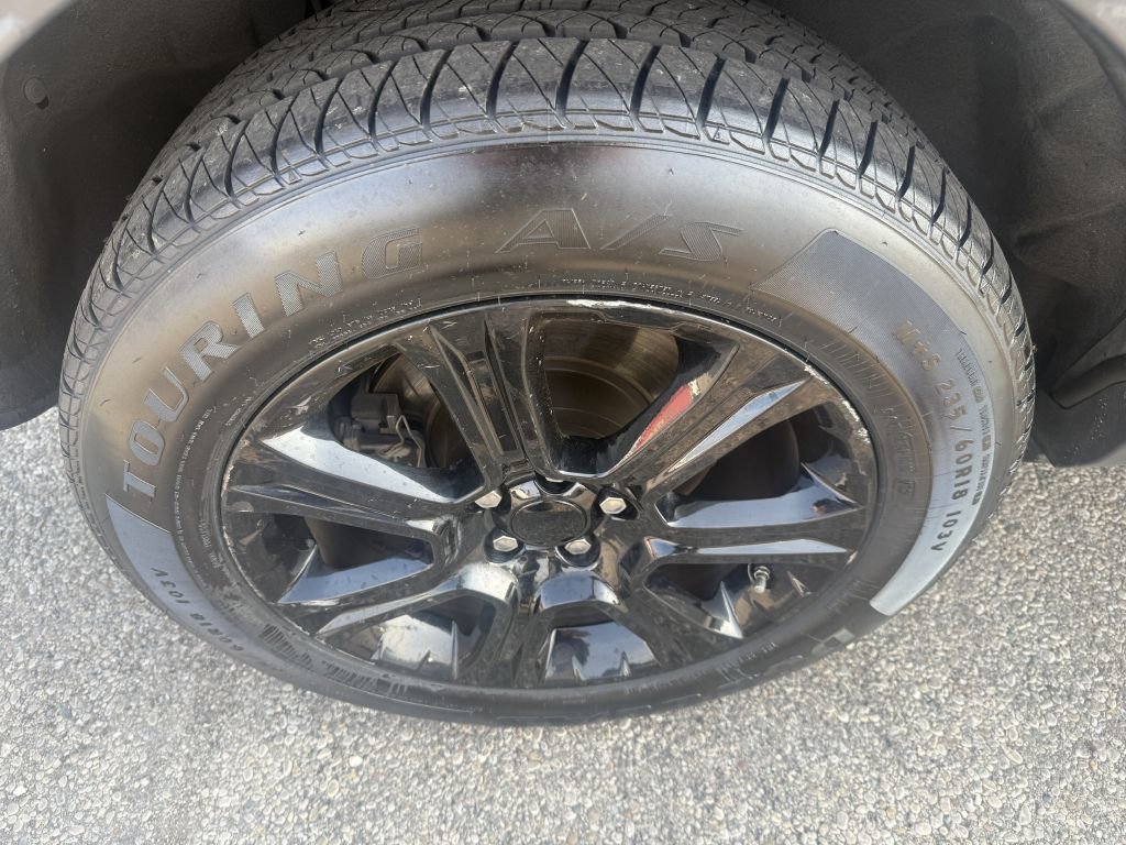 Used 2019 Land Rover Range Rover Evoque SE Premium image 22