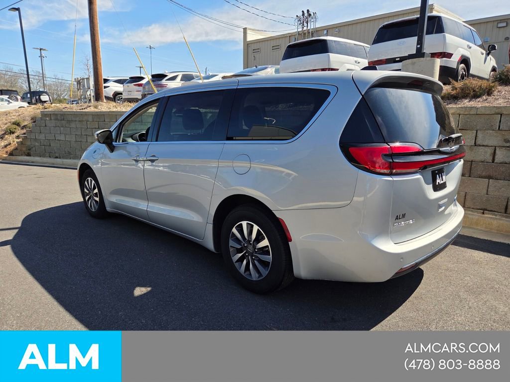 Used 2023 Chrysler Pacifica Touring-L image 11
