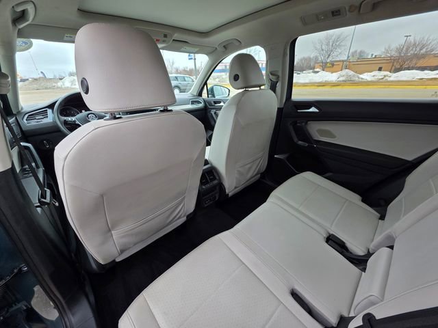 Used 2020 Volkswagen Tiguan SE w/ Panoramic Sunroof Package image 13