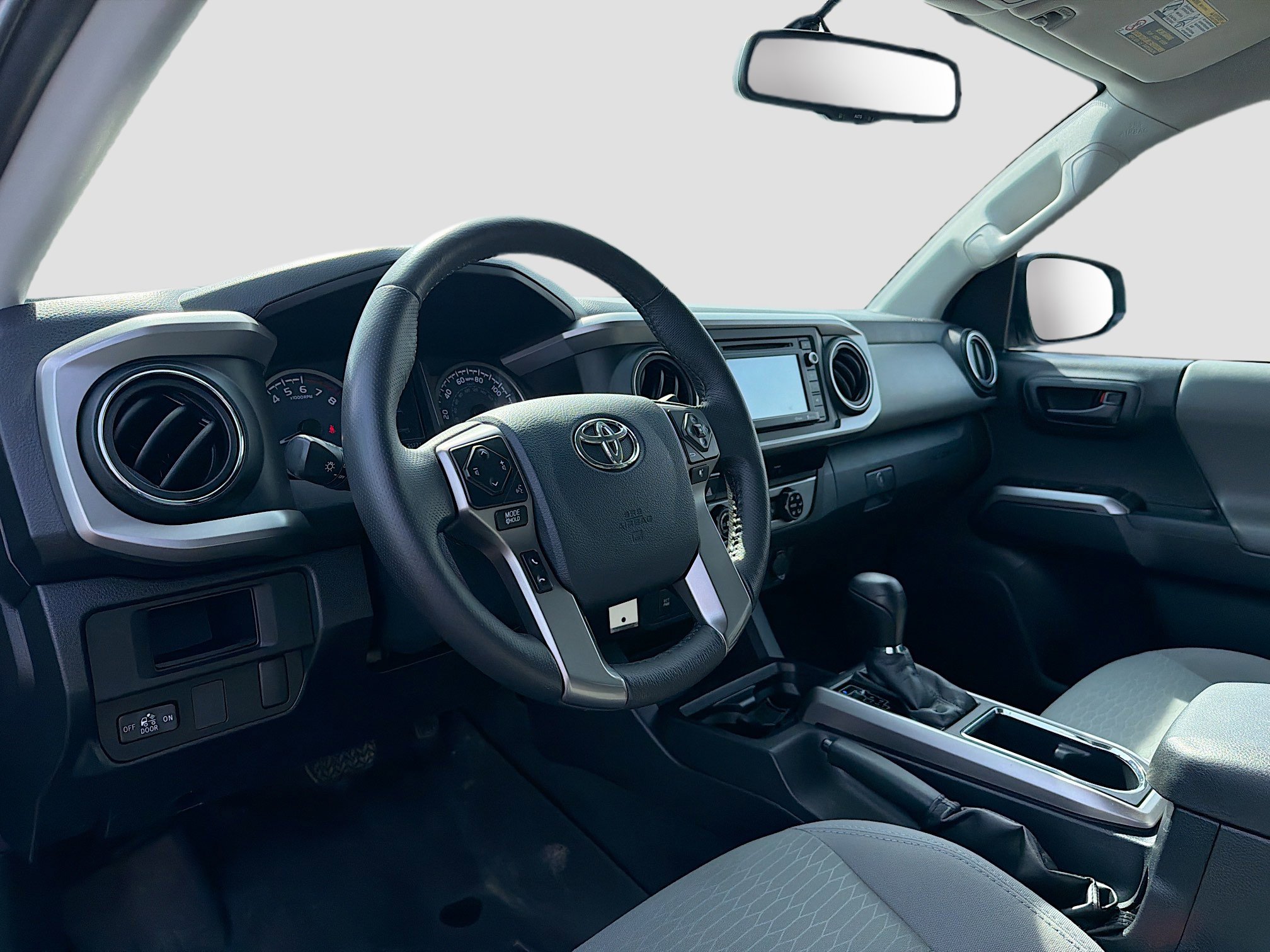 Used 2017 Toyota Tacoma SR5 w/ Tow Package image 4