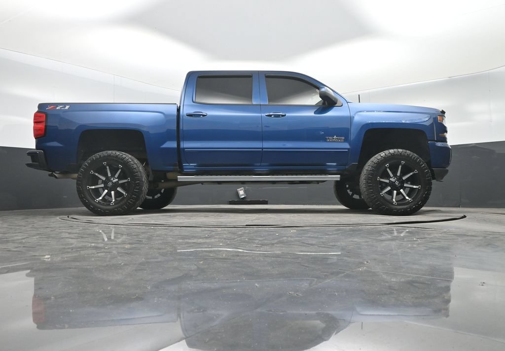 Used 2018 Chevrolet Silverado 1500 LT w/ Texas Edition AWD/4WD image 31