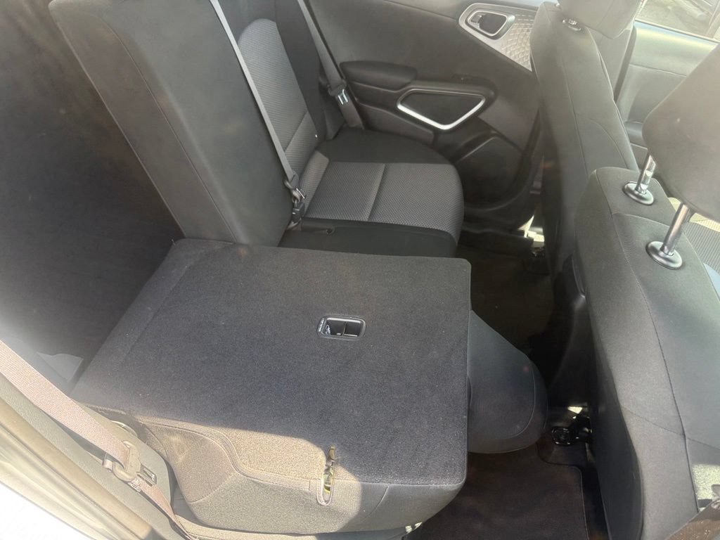 Used 2025 Kia Soul LX w/ LX Technology Package FWD image 42