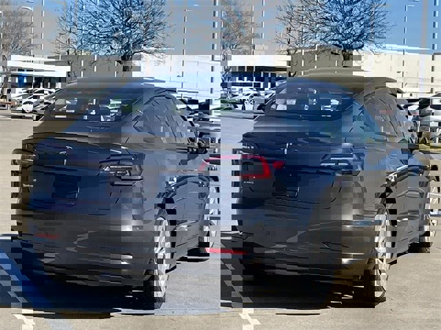 Used 2022 Tesla Model 3 Standard Range image 4