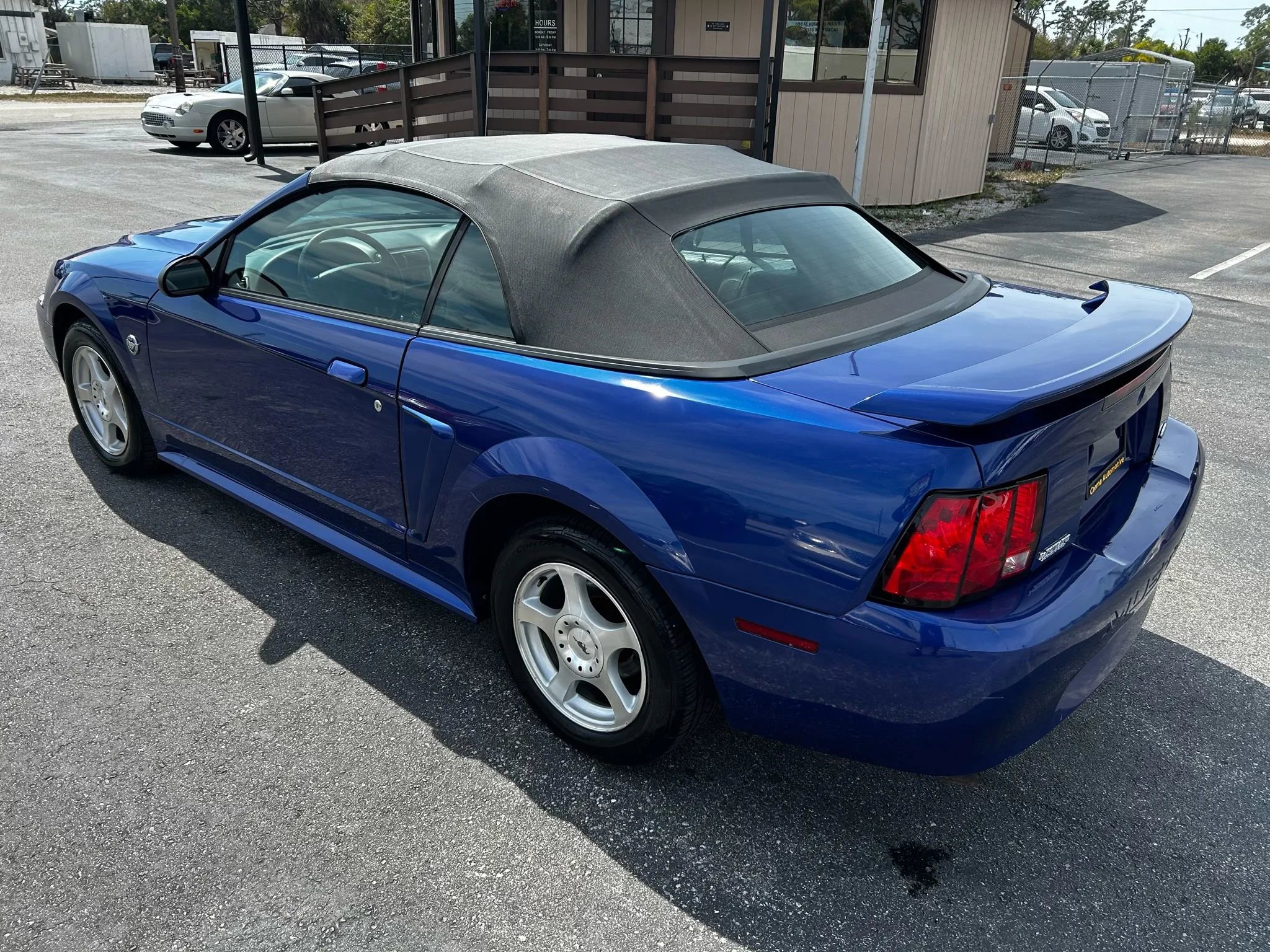 Used 2004 Ford Mustang Deluxe Convertible RWD image 15