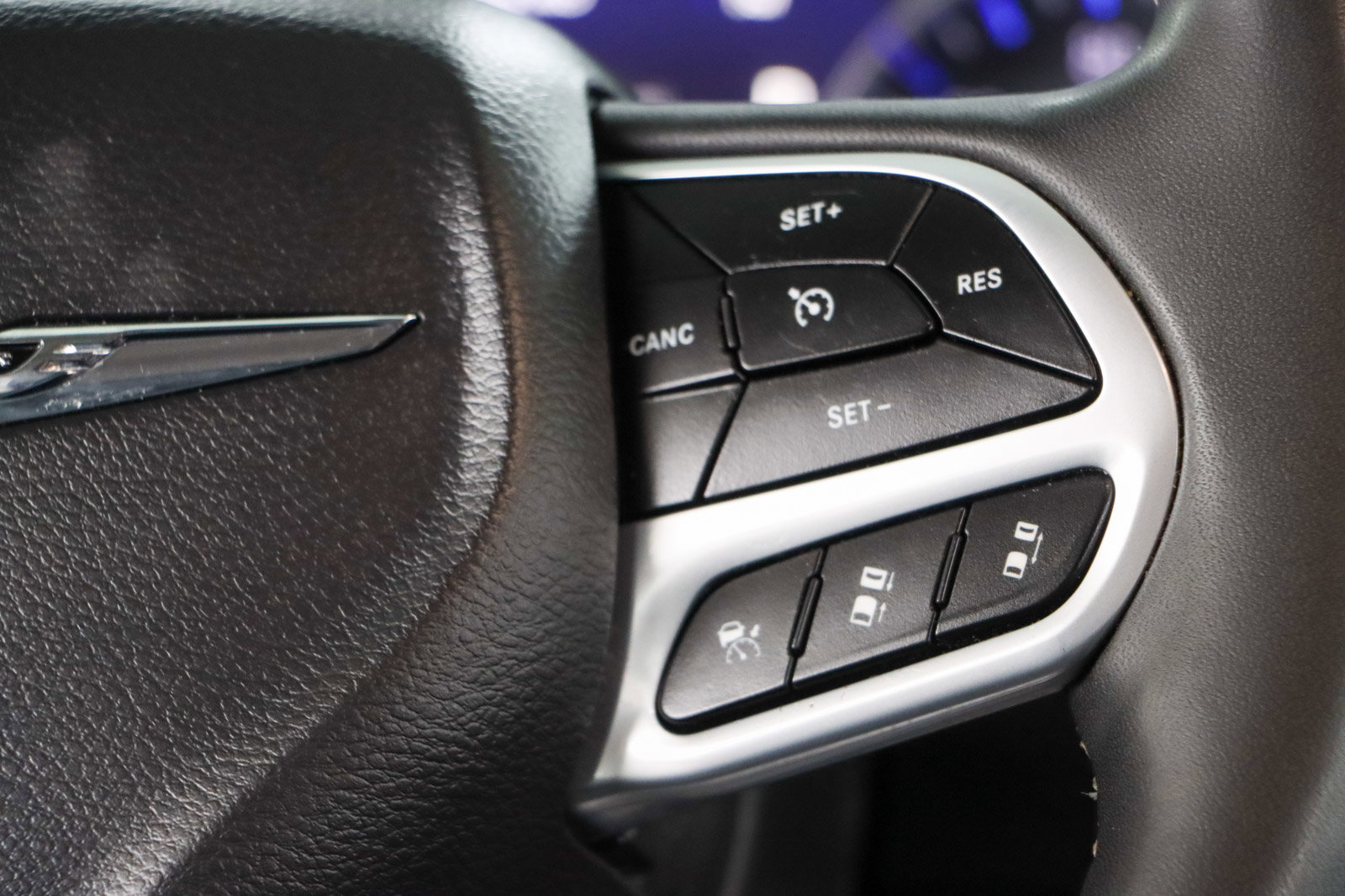 Used 2023 Chrysler Pacifica Touring-L FWD image 14