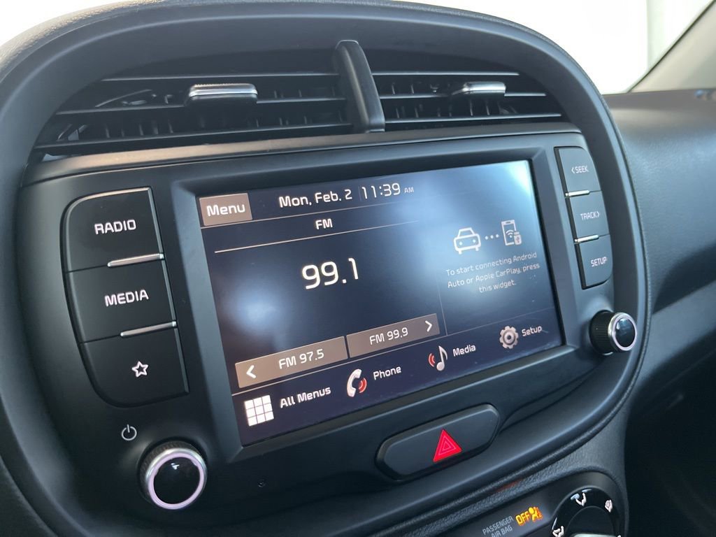 Used 2023 Kia Soul LX FWD image 13