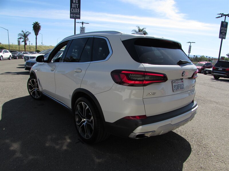 Used 2023 BMW X5 xDrive40i w/ Premium Package AWD/4WD image 3