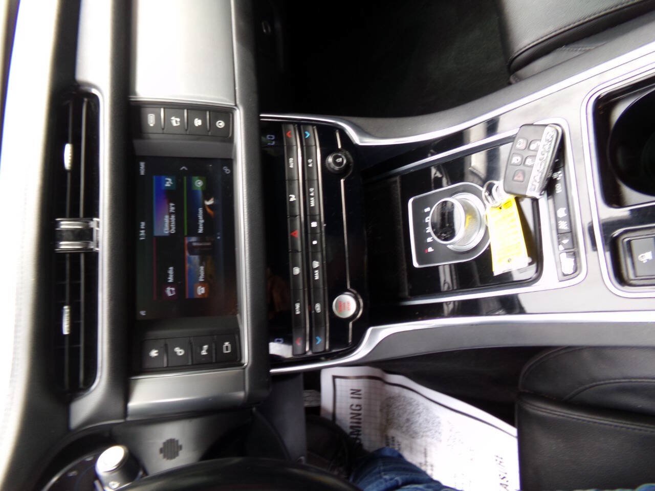 Used 2016 Jaguar XF Premium RWD image 21
