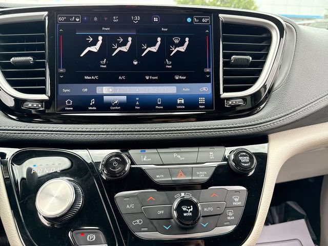 Used 2024 Chrysler Pacifica Limited FWD image 19