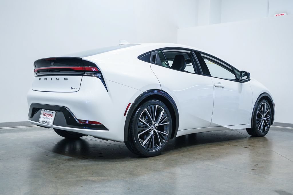Used 2025 Toyota Prius XLE FWD image 9