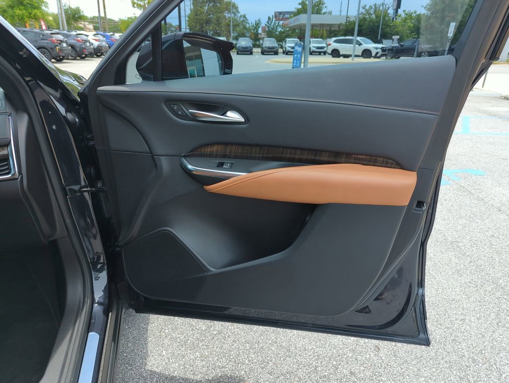 Used 2022 Cadillac XT4 Premium Luxury w/ Enhanced Visibility Package FWD image 34