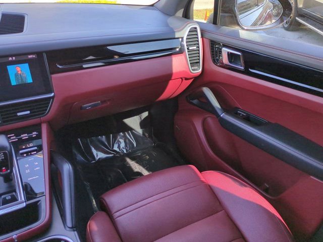 Used 2020 Porsche Cayenne S image 15