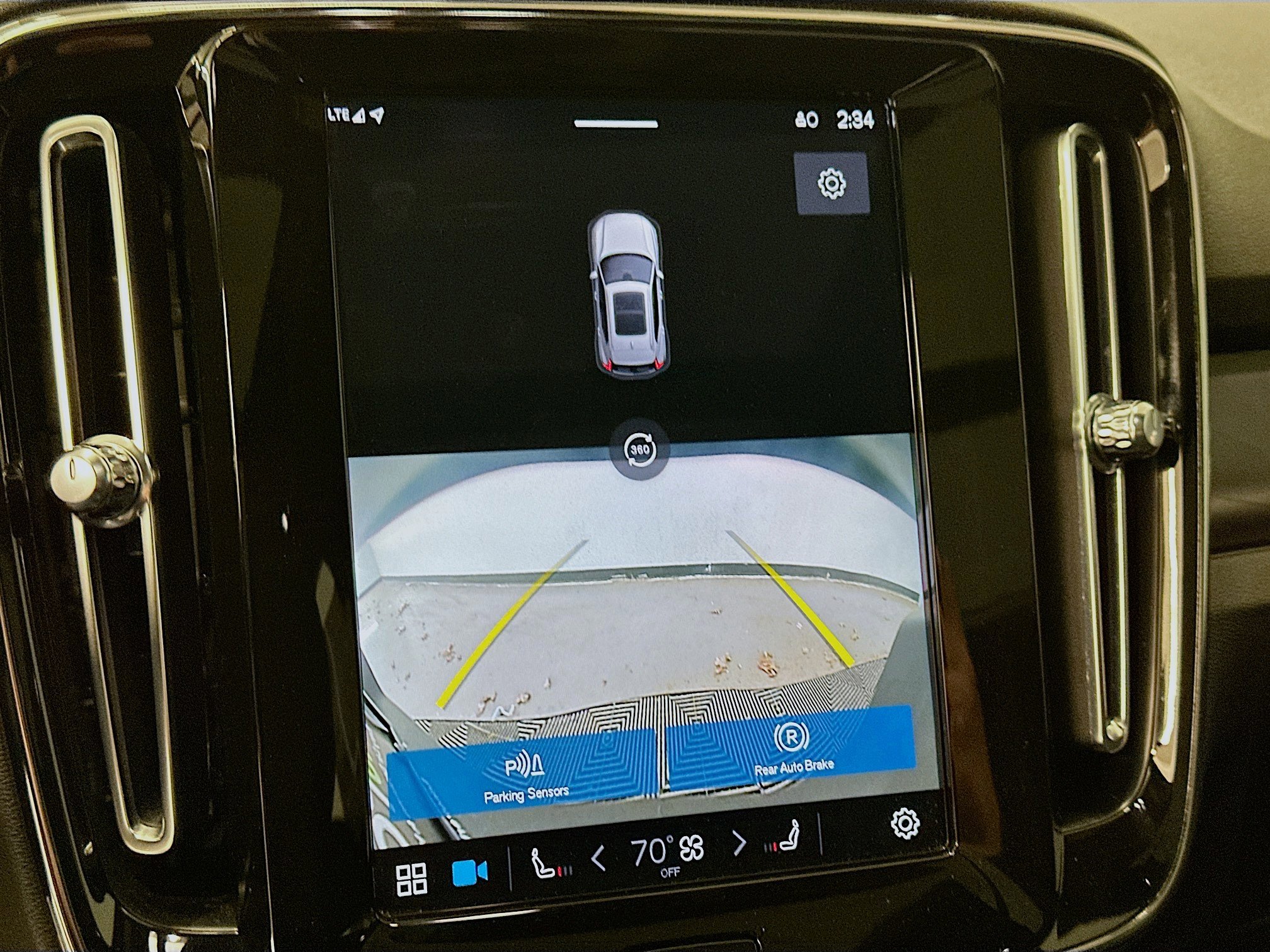 Used 2023 Volvo XC40 Recharge Plus image 23