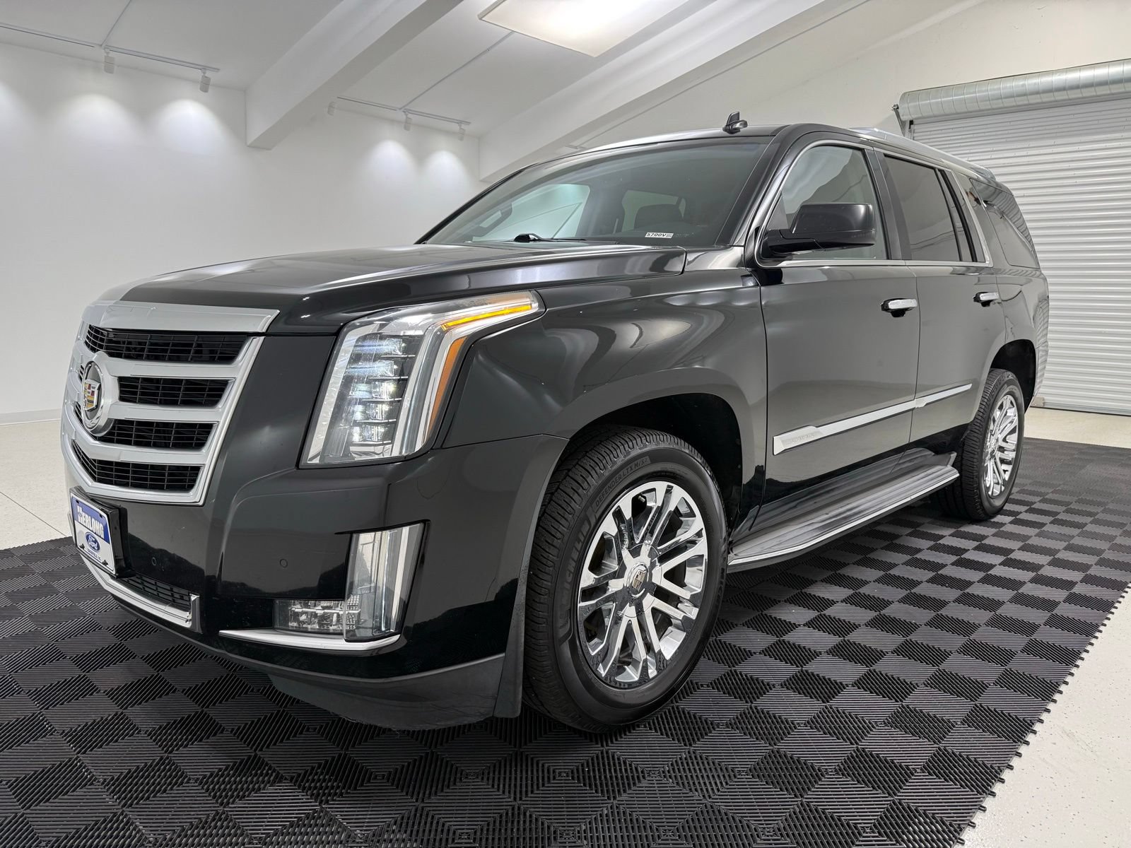 Used 2015 Cadillac Escalade 4WD image 3