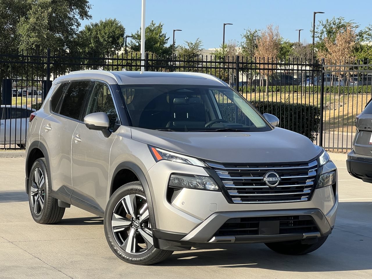 Certified 2025 Nissan Rogue SL w/ Tech Package AWD/4WD image 1