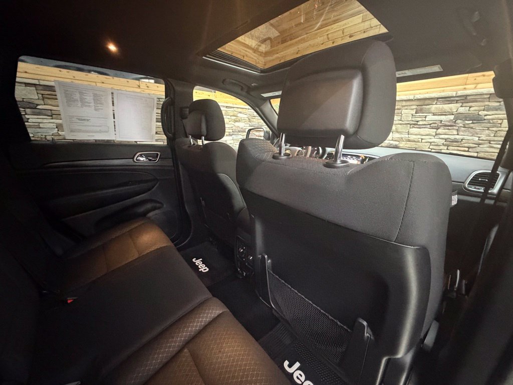 Used 2020 Jeep Grand Cherokee Laredo AWD/4WD image 48