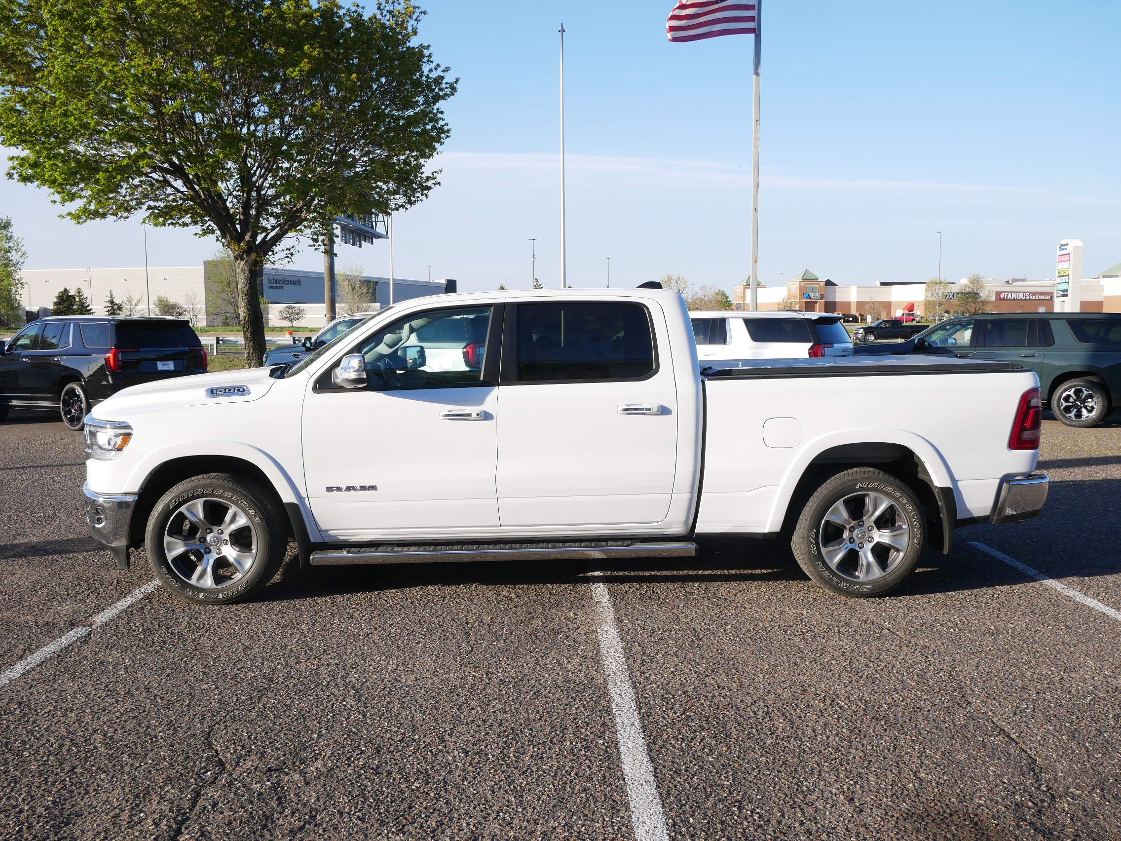 Used 2022 RAM 1500 Laramie AWD/4WD image 3