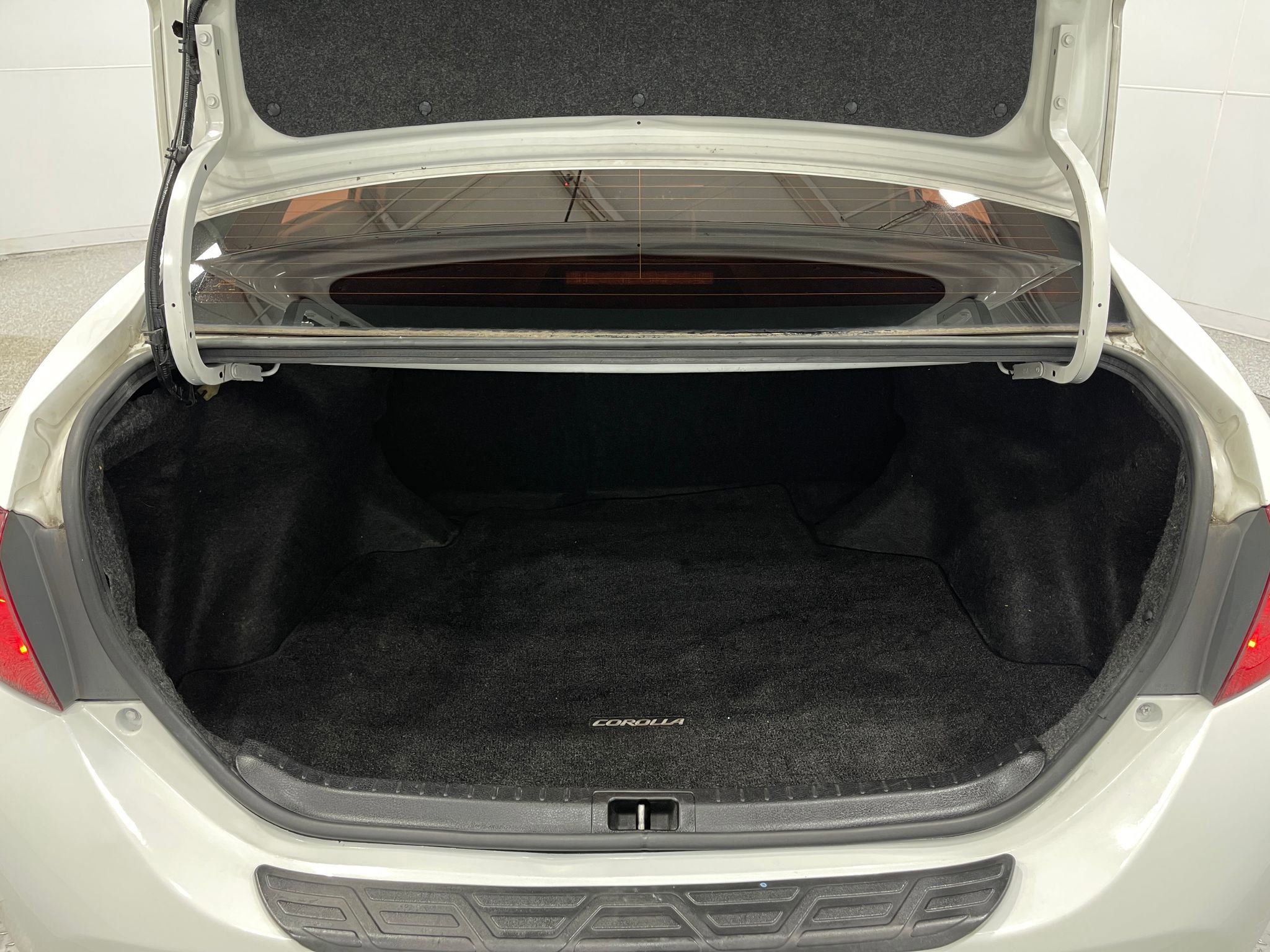 Used 2019 Toyota Corolla XLE w/ Carpet Mat Package (TMS) image 24