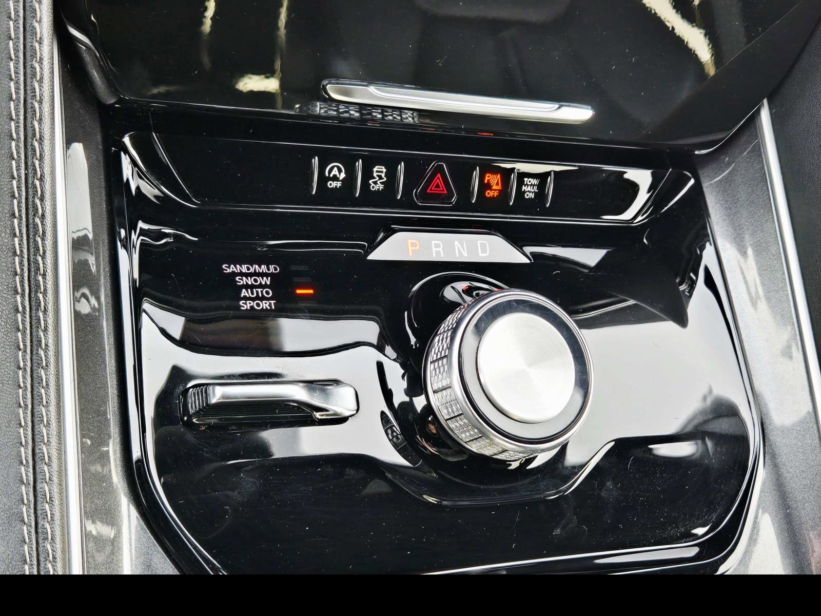 Used 2024 Jeep Wagoneer L 4WD w/ Premium Group I image 37