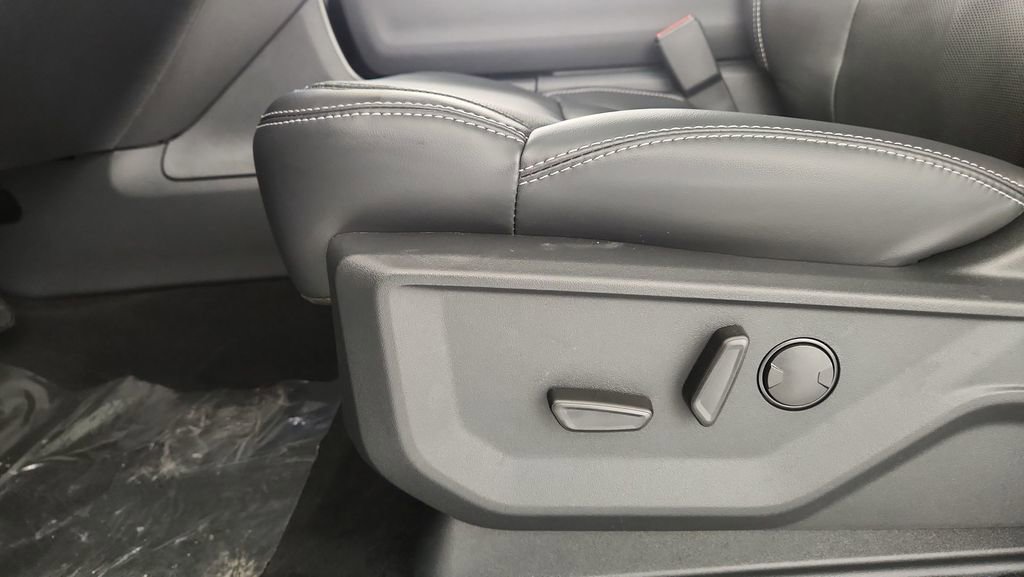 New 2025 Ford Expedition Max Platinum w/ Driver's Package image 19