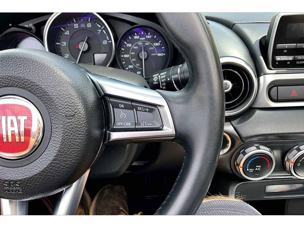 Used 2017 FIAT 124 Spider Classica RWD image 12