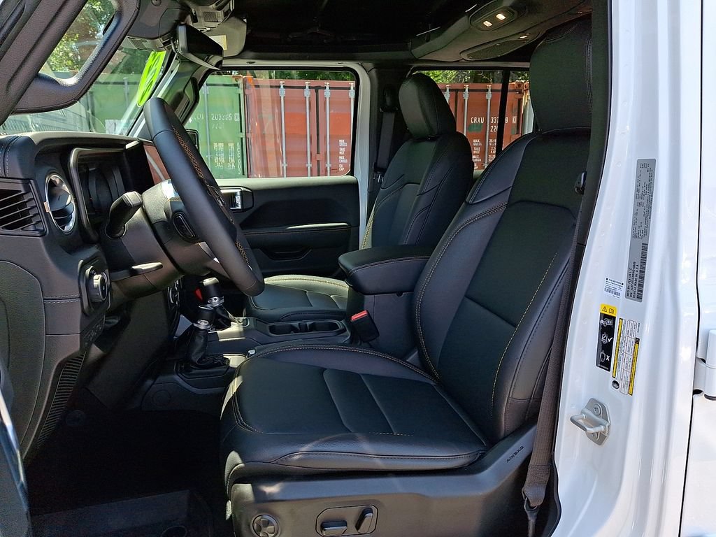 Used 2024 Jeep Wrangler Unlimited Sahara w/ Technology Group AWD/4WD image 14