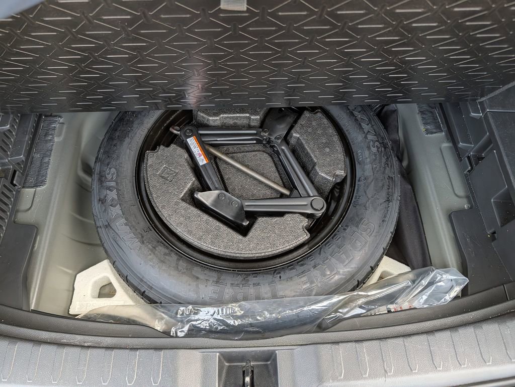 Used 2025 Toyota RAV4 XLE w/ Convenience Package image 16