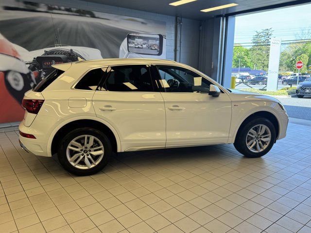 Used 2022 Audi Q5 2.0T Premium w/ Convenience Package AWD/4WD image 4