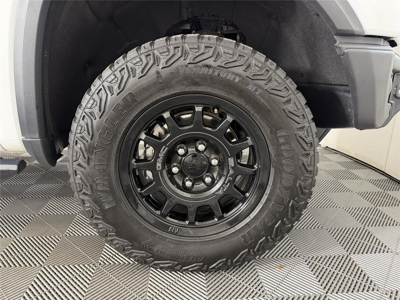 Certified 2024 GMC Sierra 1500 AT4X w/ AT4X AEV Edition AWD/4WD image 10
