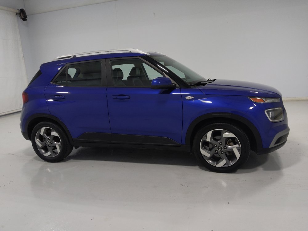 Used 2022 Hyundai Venue Limited FWD image 11