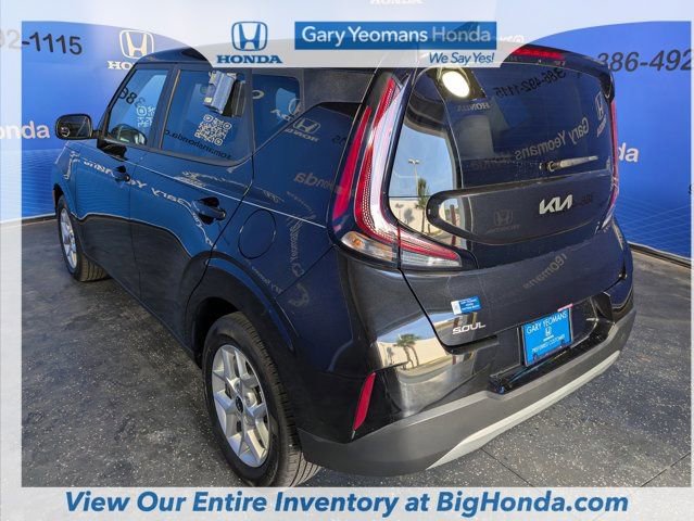 Used 2025 Kia Soul LX w/ LX Technology Package image 8