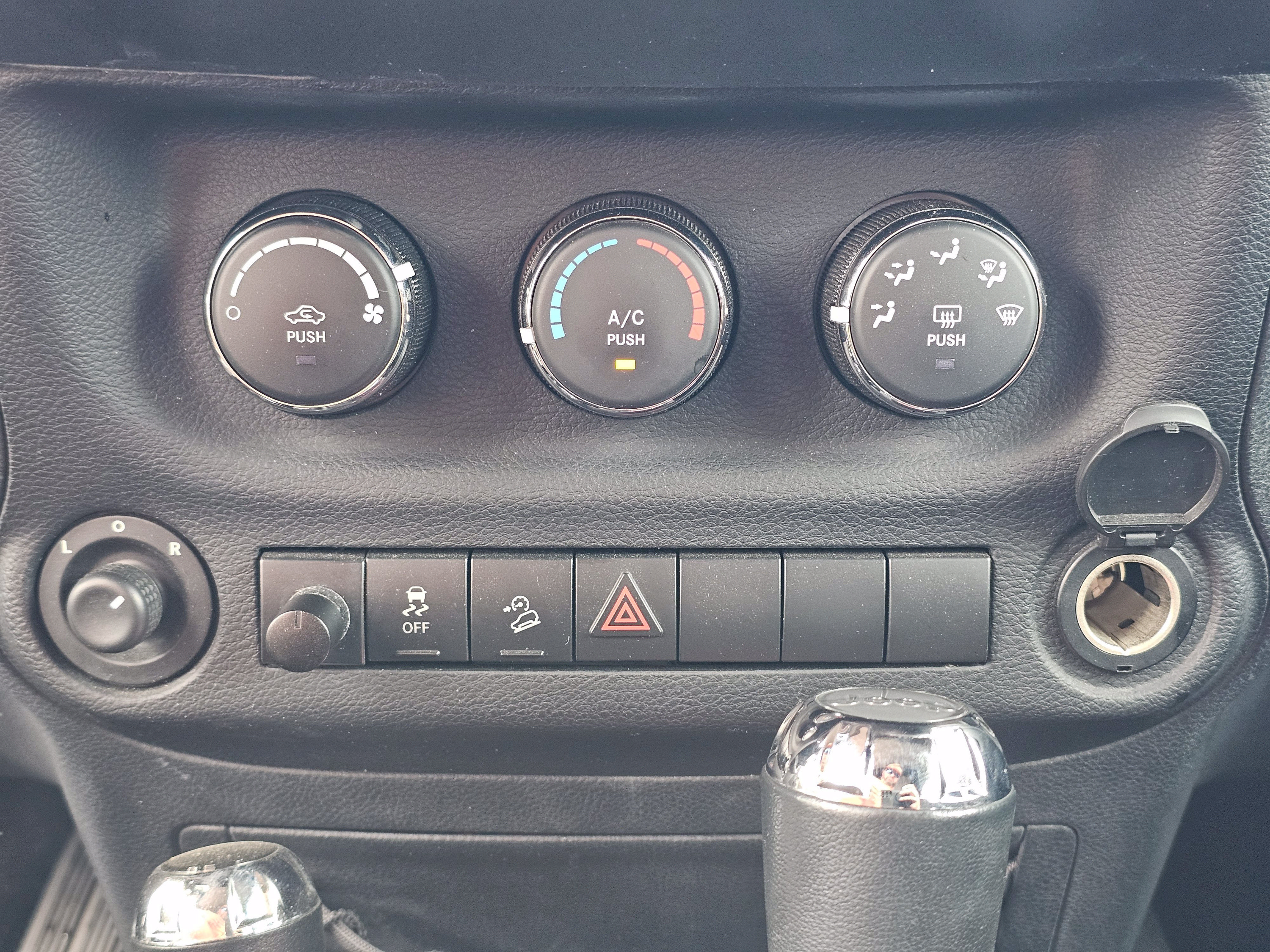 Used 2012 Jeep Wrangler Unlimited Sport AWD/4WD image 26