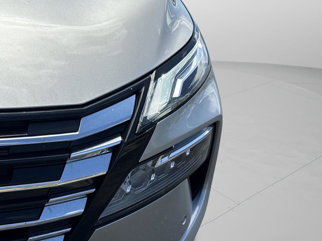 Used 2025 Nissan Rogue Platinum w/ Tech Package image 17